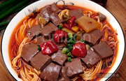 泡椒鴨血米線+肥牛+鵪鶉蛋+豆芽+蟹棒