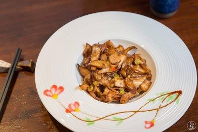 素菜菇片炒雞球