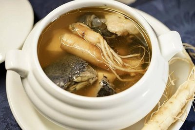 花旗參燉竹絲雞湯