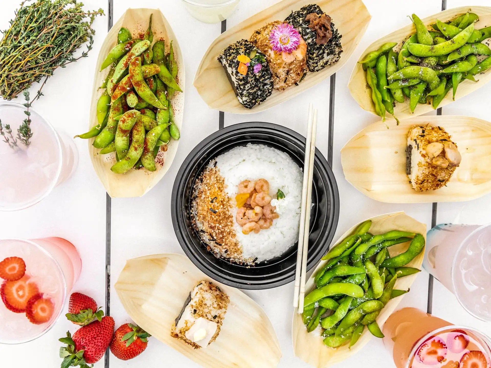家庭套餐 1 2-3 人份 10 份混合飯糰（鮭魚、韓國烤牛肉、鮪魚、蝦、蟹）+ 2 份配菜
