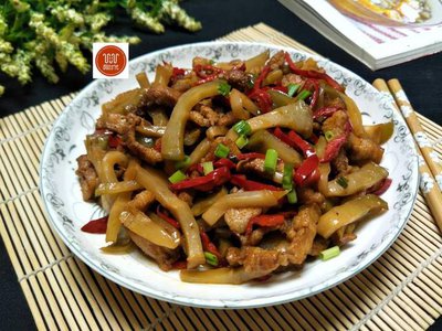 香辣榨菜肉片+蔬菜+滷蛋+飲料