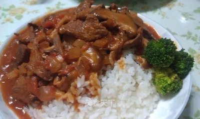 牛腩燴飯