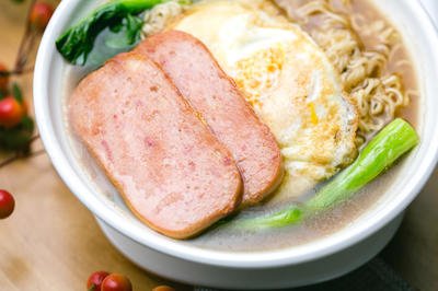 餐肉雙蛋湯通心粉